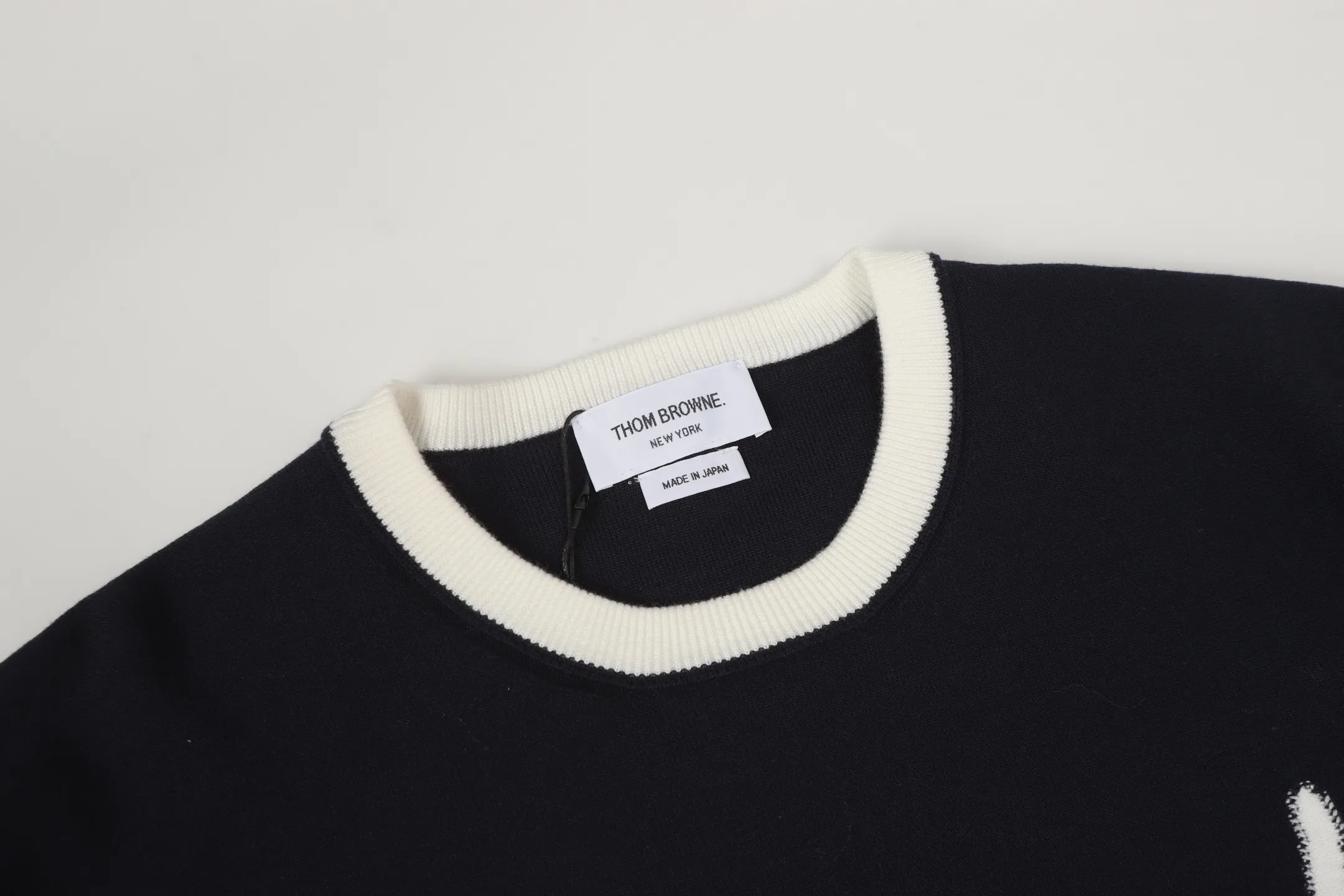 THOM BROWNE · Thom Browne 1965 ， 1997 。 Giorgio Armani ， Club Monaco ， 。Browne ， 、 。 ， 。 Thom Browne Classic ， 、 Classic。 Same Style Blue Gray White Size：S M L